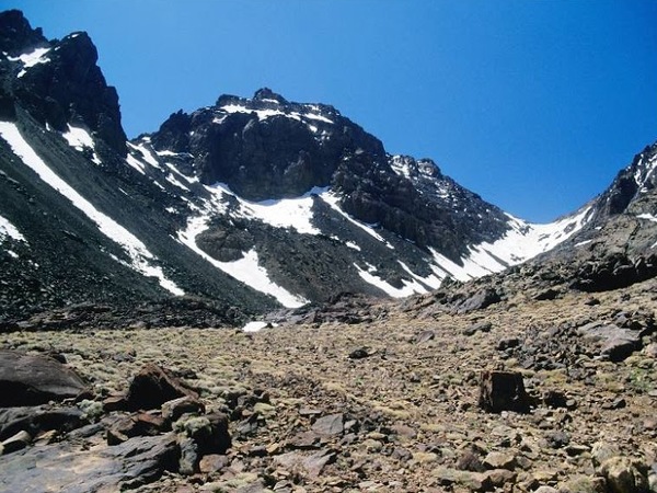 #htmlcaption Toubkal climbing